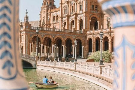 Menyeberangi Lautan dan Waktu: Dari Tangier ke Seville, Jejak Islam Menyusuri Andalusia