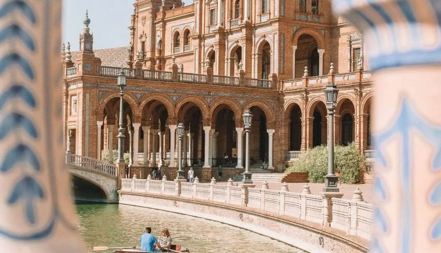 Menyeberangi Lautan dan Waktu: Dari Tangier ke Seville, Jejak Islam Menyusuri Andalusia