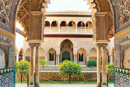 Kembali ke Andalusia: Di Antara Dinding Tua dan Kenangan yang Tak Pernah Hilang